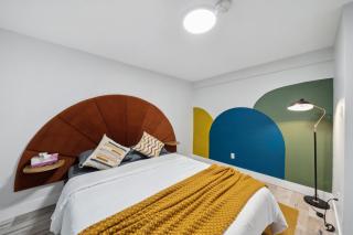 Spacious Kitsilano 2BR Suite with Street Parking for 6 Guests - 4