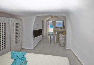 Luxury Santorini Villa 1 Bedroom Villa Stunning Sea Views & Outdoor Jacuzzi - 8