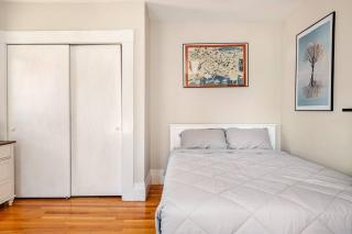 Witch City Retreat with Tiki Bar in Downtown Salem - Salem - 2