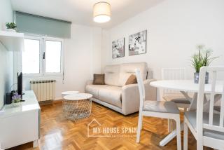 MyHouseSpain - Cómodo y tranquilo piso con parking - Oviedo - 0