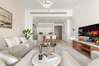 Elegant 2BR with Stunning Sea View - 8