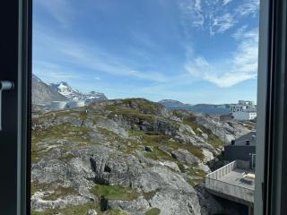 Central quiet neighborhood and with a view of water - 6