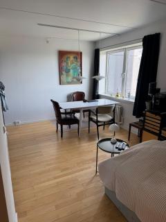 Central quiet neighborhood and with a view of water - 1