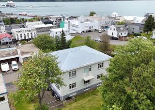 Ground floor apartment just above the city center - Akureyri - 8
