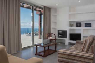 Spectacular Calheta Villa Villa Cliffscape 3 Bedrooms Panoramic Sea Views Well-Furnished In - Estreito da Calheta - 1