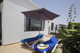Charming Los Mojones Villa 3 Bedrooms Child Friendly Pool Villa Lise Short Walk To Old Town Puerto Del Carmen - Tías - 4