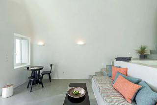 Luxurious Santorini Masionette Villa 1 Bedroom Astounding Caldera Sea Views Private Outdoor Hot Tub Fira - Fira - 6