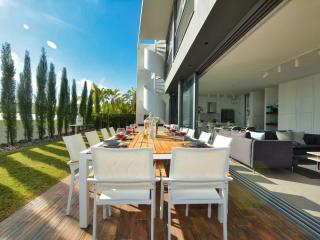 Villa Limni Dyo - Luxurious Contemporary 3 Bedroom Villa With Sea Views And Hot Tub - Paralimni - 8
