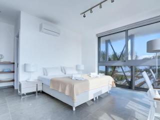 Villa Limni Dyo - Luxurious Contemporary 3 Bedroom Villa With Sea Views And Hot - 3
