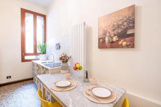 Vintage Charm & Color, Central and Spacious - Venice - 6