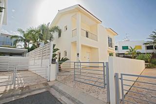Villa Dafnis Sunshine - Modern 3 Bedroom Central Protaras Villa With Pool - Protaras - 2