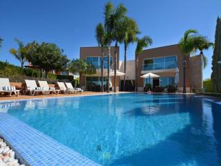 Special Vilamoura Villa 6 Bedrooms Villa Lagoon Private Pool With Great Golf Course Views Algarve - Quarteira - 0