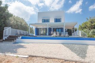 Villa Ioanni Helios - Stunning 4 Bedroom Protaras Villa - Few Minutes Drive To Fig Tree Bay - Protaras - 9