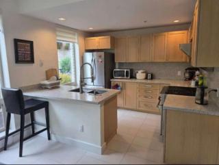 Private Room in Vibrant Vancouver - with share living room and kitchen - 0