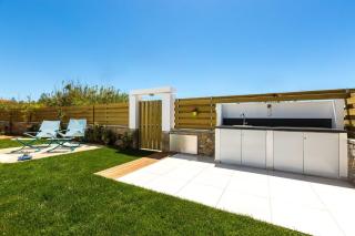 Extraordinary Rethymno Villa Villa Hantengu 3 Bedrooms Beach Front Private Outdoor Swimming Pool And Hot Tub Pigianos Kampos - Pigianos Kampos - 7
