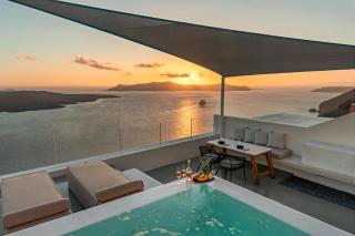 Luxurious Santorini Penthouse Villa 1 Bedroom Magical Caldera Sea Views Outdoor Hot Tub Fira - Fira - 7