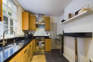 Bright Pimlico Flat with Private Courtyard Patio - 6