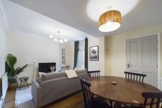 Bright Pimlico Flat with Private Courtyard Patio - 1