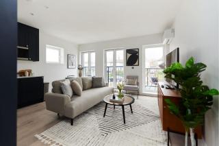 The Wembley Park Wonder - Charming 2BDR Flat with Balcony - London - 0