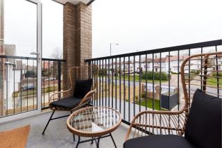 The Wembley Park Wonder - Charming 2BDR Flat with Balcony - London - 5