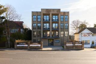 The Wembley Park Wonder - Charming 2BDR Flat with Balcony - London - 3