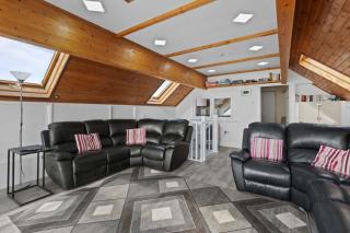 Family Beachfront Bliss Sleeps 10 - Pevensey - 2