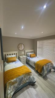 Surf & Serenity on Sea, by Jono & Erik - Jeffreysbaai - 8