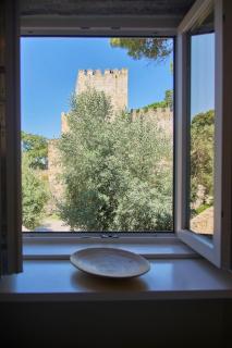 Charming Escape at São Jorge Castle - 1
