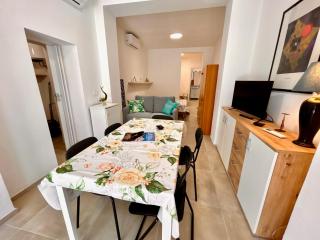 Mono Limone sx con corte, posto auto ed aria condizionata vicino al mare - 0