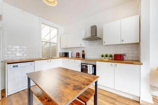 Bright 3Bed House 10Min to Meridian Water Station - Londen - 9