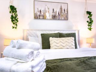 Stylish 1k Bed Studio With Shared Pool 02 - 0