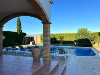 Stylish villa with private pool in the Bay of Roses, Nautic Parc 9 - 1