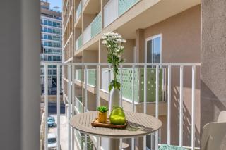 Stylish Apartment Heart of St Julians Sleeps 5 - 8