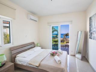Villa Mesogi Seafront, Stunning 4Bdr Fontline Protaras Villa - Protaras - 4