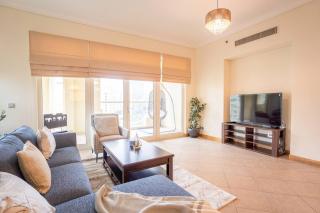 Premium 4BR Apt Pool Palm Beach Club Dubai - 7