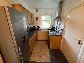 Where Comfort Meets Doncaster - Spacious 3BR Home for 10 near Racecourse and Woodfield Park - 4