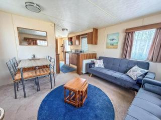 6 Berth Caravan For Hire In Essex, Seawick Holiday Park Ref 27016R - Clacton-on-Sea - 4
