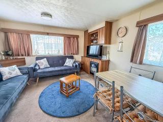 6 Berth Caravan For Hire In Essex, Seawick Holiday Park Ref 27016R - Clacton-on-Sea - 3