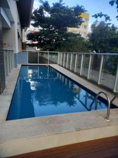 Apartamento 305 na Bacutia, a 20m da praia, 2Q, 1suíte, frente, sol da manhã, piscina, sauna e 1 VG - 3