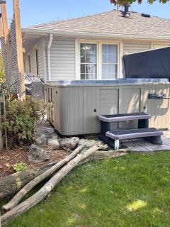 Birds Eye View on Erie with Hot Tub & Game Room - Leamington - 9