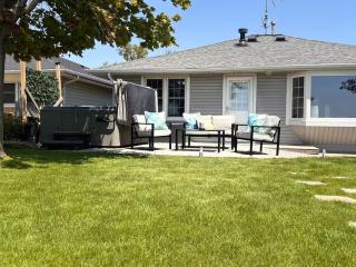 Birds Eye View on Erie with Hot Tub & Game Room - Leamington - 7