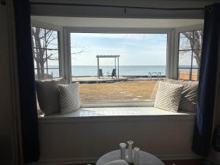 Birds Eye View on Erie with Hot Tub & Game Room - Leamington - 3