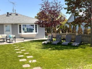 Birds Eye View on Erie with Hot Tub & Game Room - Leamington - 2