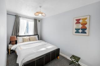 Annika - 3 bedroom house, Driveway,2 Free Parking, Sleeps 7,Cozy Garden - Portsmouth - 2