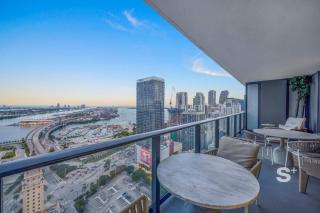 Chic 2-Bedroom Downtown Condo with Breathtaking City & Waterfront Views - 6