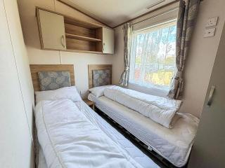 Homely 6 Berth Caravan At Belle Aire Holiday Park Ref 00044Ba - 8