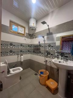 Hotel New Infraview - luxuries rooms with Cooled AC - 4