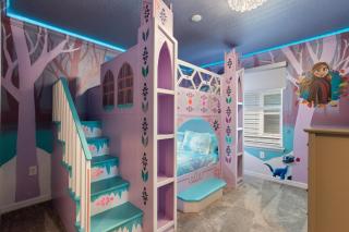 10 BR Home, Themed Rooms, Private Pool, in New Windsor Cay Resort - 7