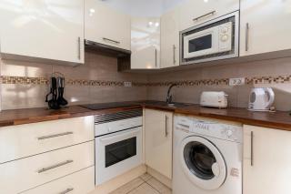 Lovely 1 Bedroom Apartment Communal Heated Pool - 4