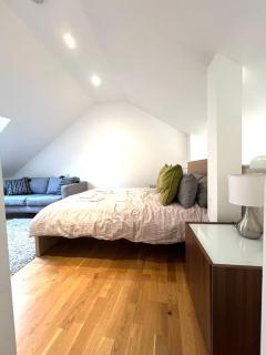 One Bedroom Apartment - London - 8